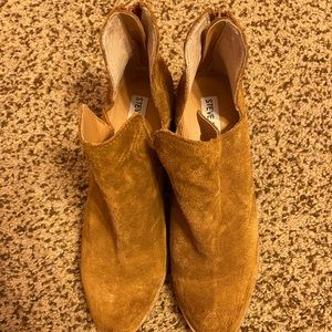 Steve Madden tan booties!